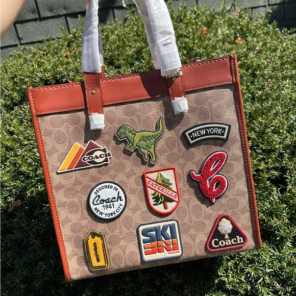 Coach Field Tote In Signature Canvas With Patches Retail $595 C6846 w/Dust Bag - Picture 3 of 8